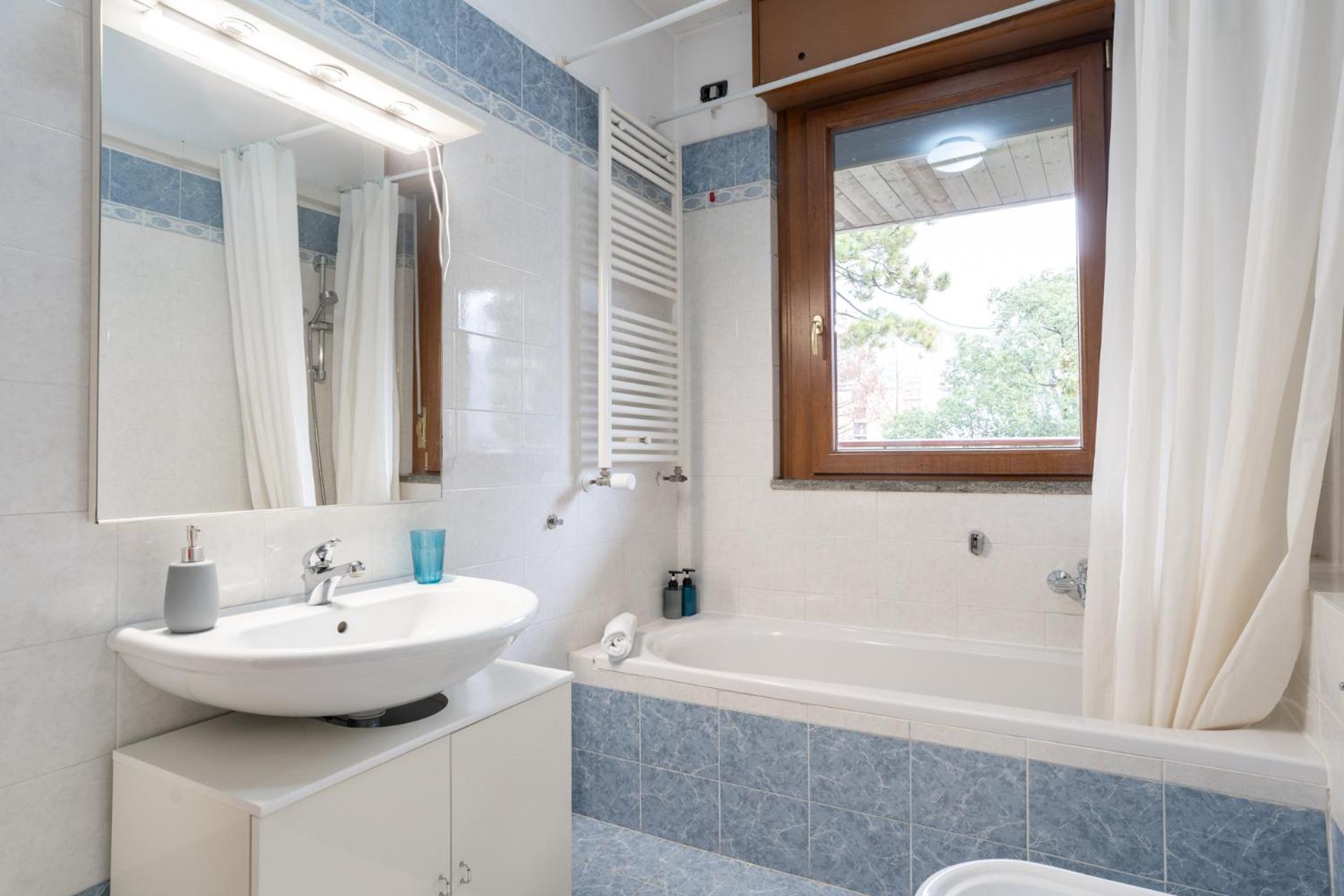Spacious Bright Apartment Near City Center And Como Lake With Air Conditioning Леко Екстериор снимка